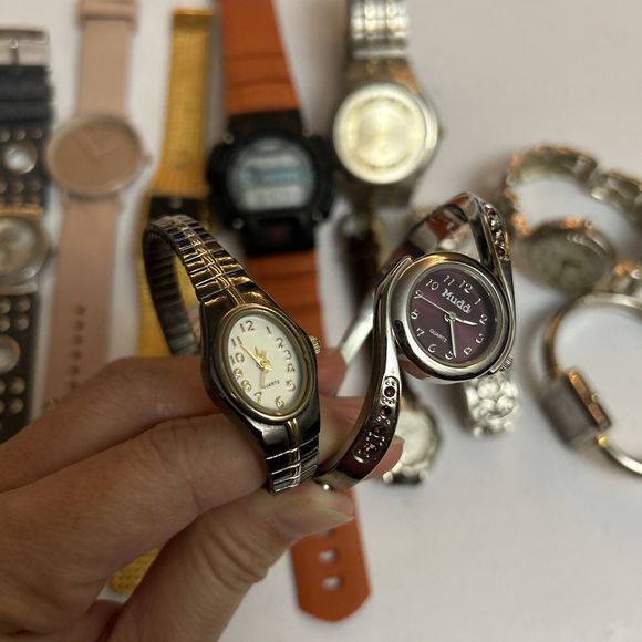 Assorted Watches Used Not Working For Parts Or Pieces lot 172 - Picture 7 of 9